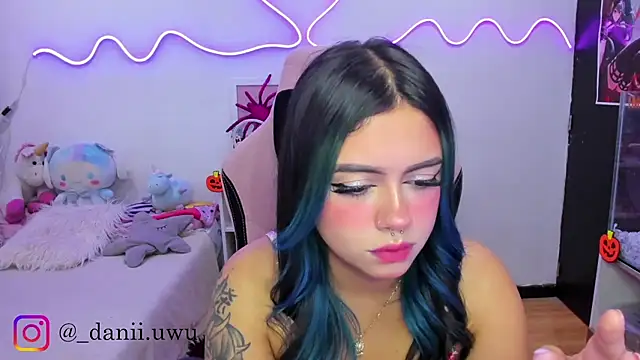 CuteDani  online show from 10.11.25