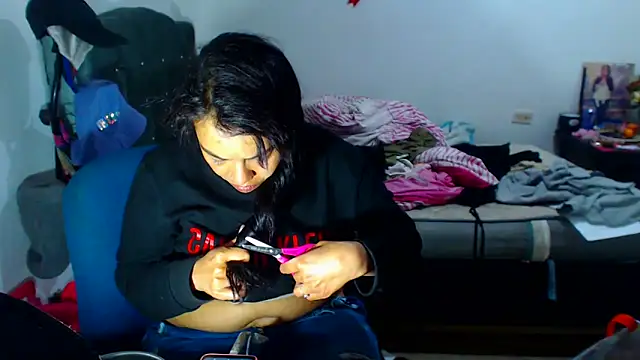 AmaraRoberts420 online show from 09.23.25