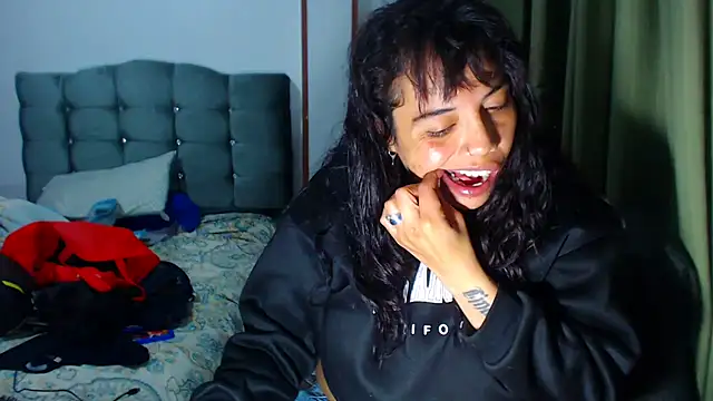 Snapshot of AmaraRoberts420 chatting on 01.14.26 AmaraRoberts420 online show from 01.14.26