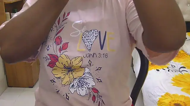Snapshot of esita_1212 chatting on 05.21.26 esita 1212 online show from 05.21.26