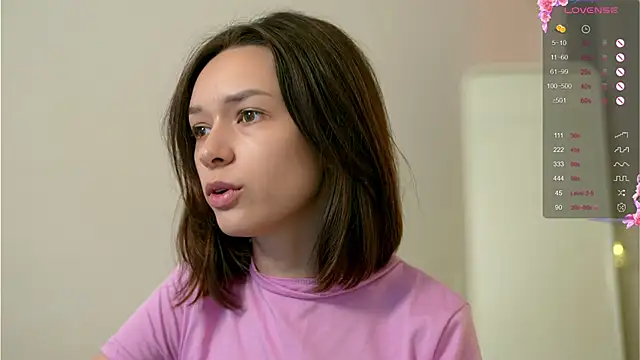 VivianLy  online show from 12.10.24