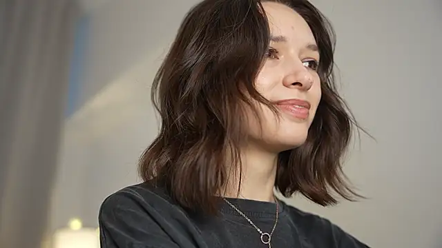 VivianLy  online show from 01.24.25