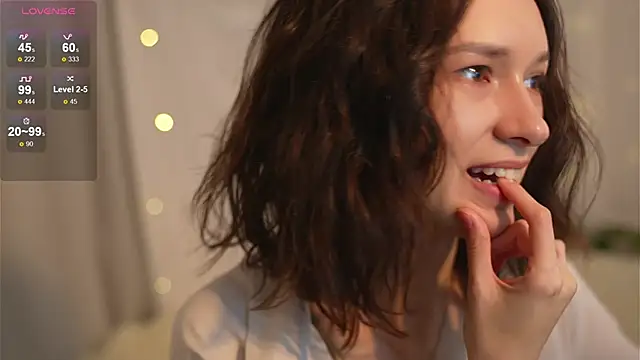 VivianLy  online show from 01.30.25