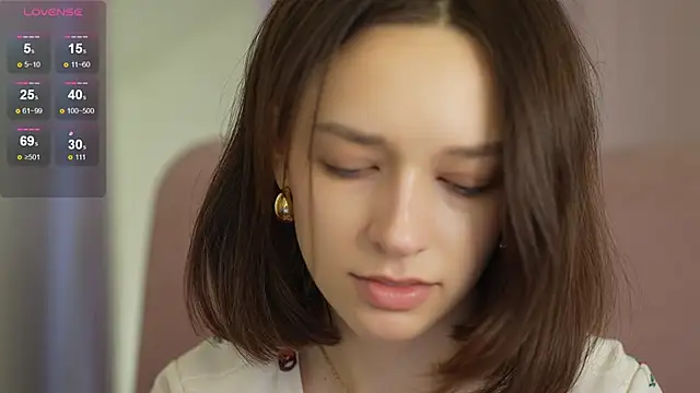 VivianLy  online show from 02.07.25