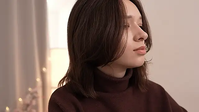 VivianLy  online show from 02.21.25