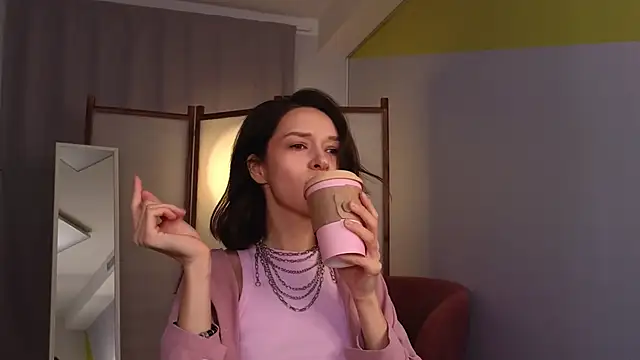 VivianLy  online show from 02.27.25