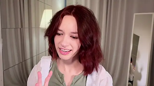 VivianLy  online show from 03.12.25