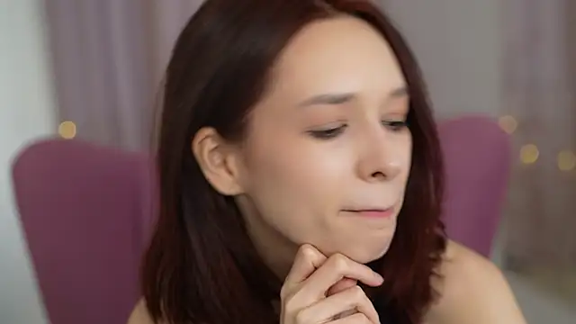 VivianLy  online show from 03.13.25