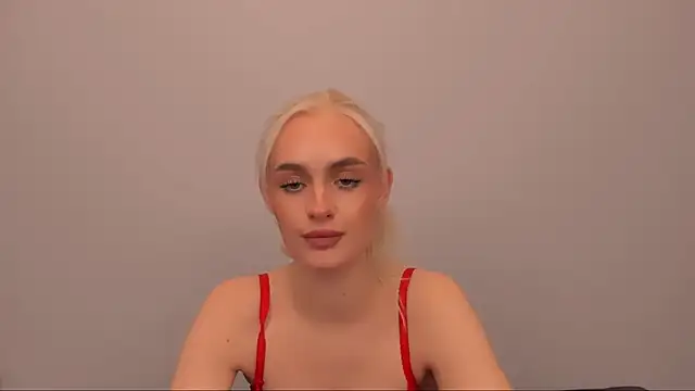 Snapshot of OliviaKisss chatting on 12.17.25 OliviaKisss online show from 12.17.25