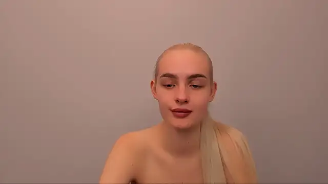 Snapshot of OliviaKisss chatting on 12.21.25 OliviaKisss online show from 12.21.25