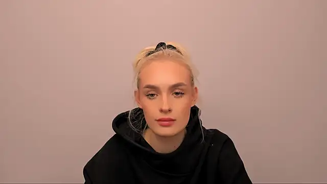 Snapshot of OliviaKisss chatting on 02.12.26 OliviaKisss online show from 02.12.26