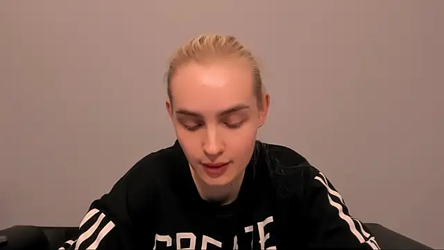 Snapshot of OliviaKisss chatting on 02.25.26 OliviaKisss online show from 02.25.26