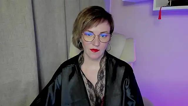 Snapshot of feliziaDesire chatting on 05.11.26 feliziaDesire online show from 05.11.26