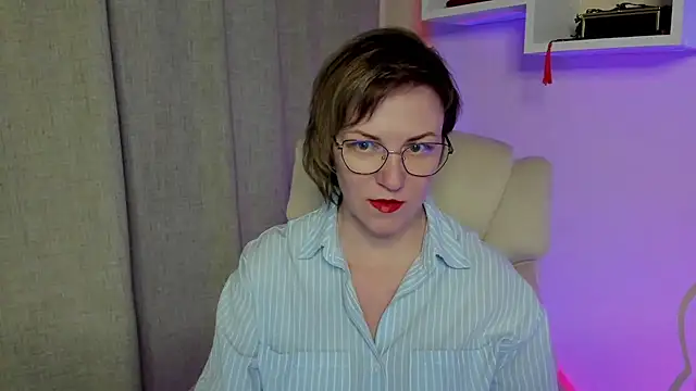 Snapshot of feliziaDesire chatting on 05.13.26 feliziaDesire online show from 05.13.26