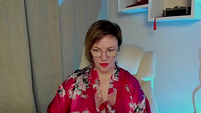 Snapshot of feliziaDesire chatting on 05.16.26 feliziaDesire online show from 05.16.26