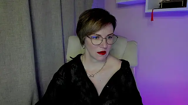 Snapshot of feliziaDesire chatting on 05.26.26 feliziaDesire online show from 05.26.26
