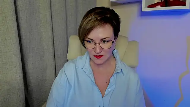 Snapshot of feliziaDesire chatting on 06.15.26 feliziaDesire online show from 06.15.26