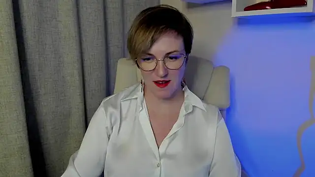Snapshot of feliziaDesire chatting on 06.22.26 feliziaDesire online show from 06.22.26