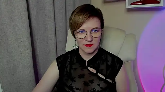 Snapshot of feliziaDesire chatting on 06.27.26 feliziaDesire online show from 06.27.26