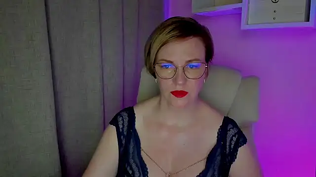 Snapshot of feliziaDesire chatting on 08.06.26 feliziaDesire online show from 08.06.26