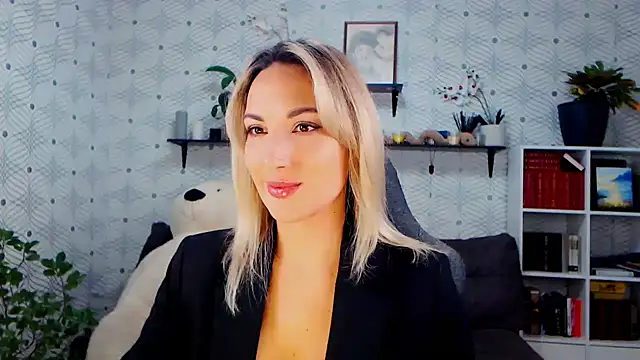 MillaXQueen online show from 11.11.25