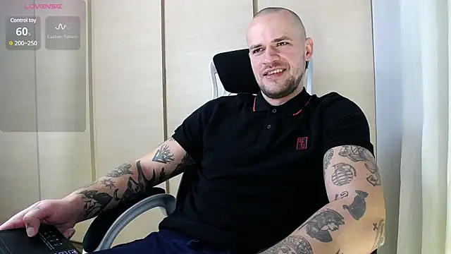 Snapshot of FindomJason chatting on 12.20.24 FindomJason online show from 12.20.24