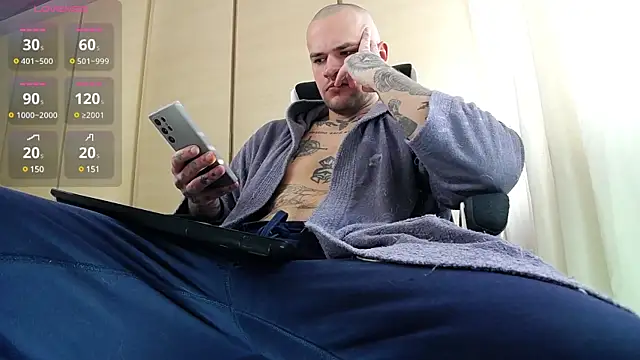 Snapshot of FindomJason chatting on 01.04.25 FindomJason online show from 01.04.25