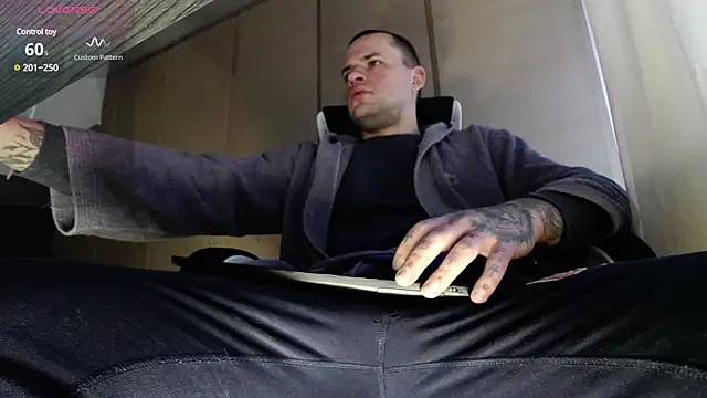 Snapshot of FindomJason chatting on 01.29.25 FindomJason online show from 01.29.25