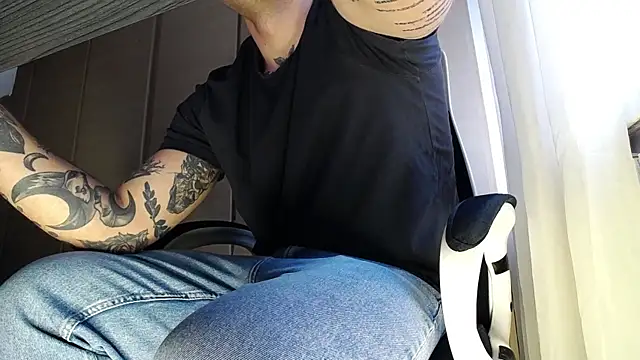 Snapshot of FindomJason chatting on 03.13.25 FindomJason online show from 03.13.25