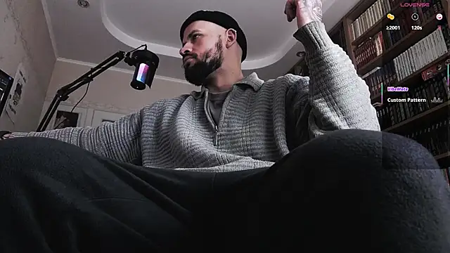 Snapshot of FindomJason chatting on 10.01.25 FindomJason online show from 10.01.25