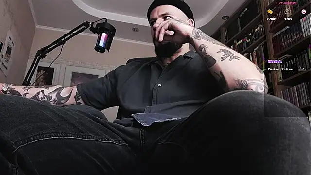 Snapshot of FindomJason chatting on 10.02.25 FindomJason online show from 10.02.25