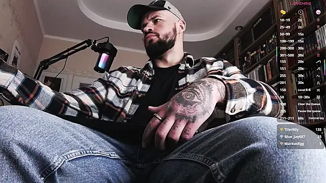 Snapshot of FindomJason chatting on 10.07.25 FindomJason online show from 10.07.25