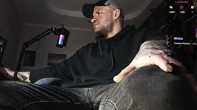 Snapshot of FindomJason chatting on 10.16.25 FindomJason online show from 10.16.25