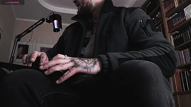 Snapshot of FindomJason chatting on 11.16.25 FindomJason online show from 11.16.25