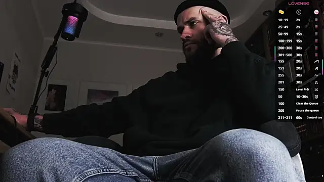 Snapshot of FindomJason chatting on 12.19.25 FindomJason online show from 12.19.25