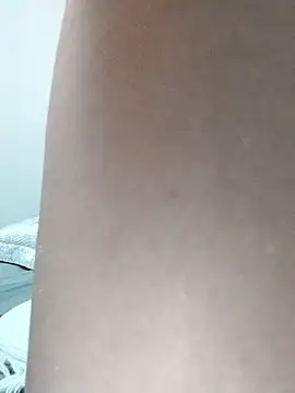 Snapshot of Yassmina11 chatting on 10.01.25 Yassmina11 online show from 10.01.25