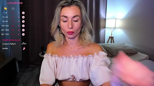 Snapshot of DannaEvan chatting on 02.22.25 DannaEvan online show from 02.22.25