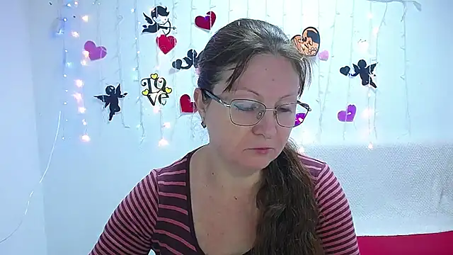 VanessaHotts online show from 02.14.25