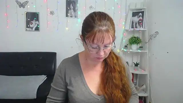 VanessaHotts online show from 09.26.25