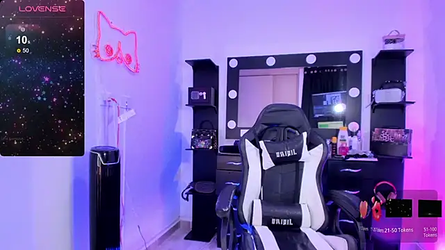 Snapshot of miss_kitty chatting on 12.12.24 miss kitty online show from 12.12.24