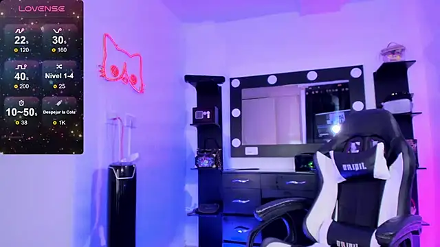 Snapshot of miss_kitty chatting on 02.13.25 miss kitty online show from 02.13.25