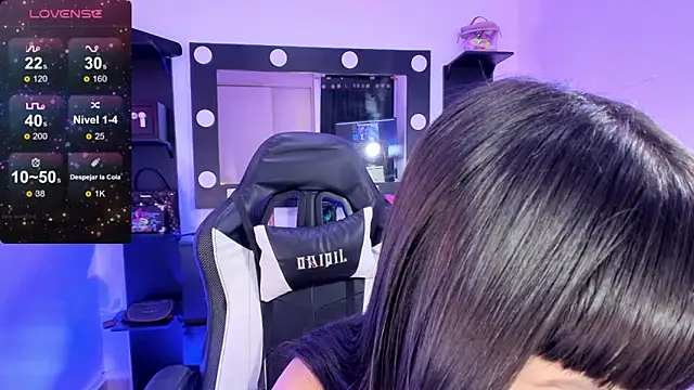 Snapshot of miss_kitty chatting on 02.15.25 miss kitty online show from 02.15.25