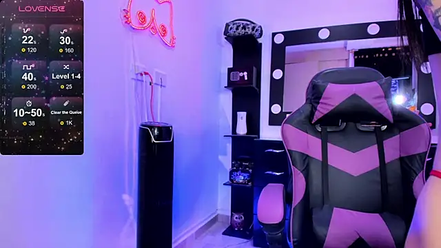 Snapshot of miss_kitty chatting on 09.14.25 miss kitty online show from 09.14.25