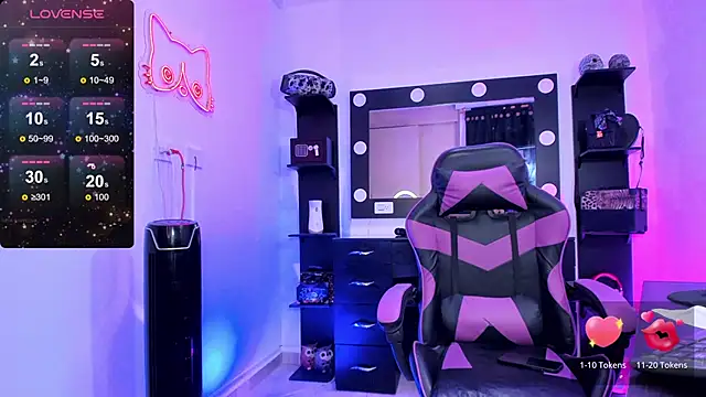 Snapshot of miss_kitty chatting on 11.15.25 miss kitty online show from 11.15.25