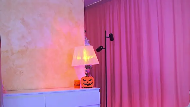 ArtTeasee online show from 11.06.25