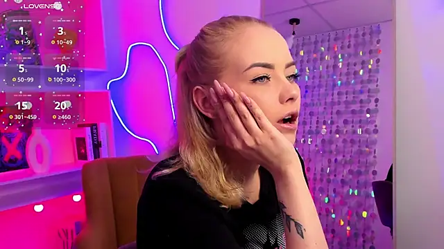 StephanieSweety online show from 04.24.26