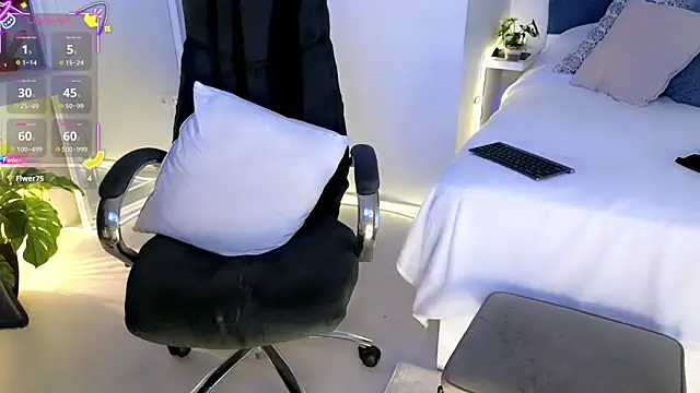 missmiamore online show from 10.20.25