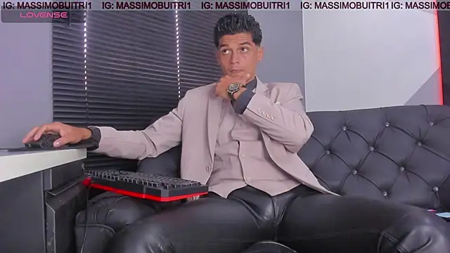 Snapshot of massimo_g chatting on 06.19.26 massimo g online show from 06.19.26