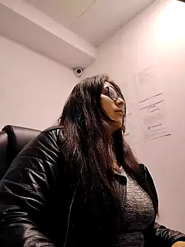 Snapshot of _lilith_heavy chatting on 09.21.25 lilith heavy online show from 09.21.25