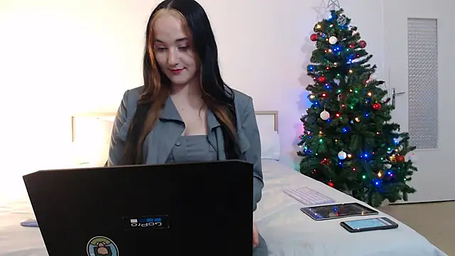 Snapshot of Crystal-dreamt chatting on 12.05.24 Crystal-dreamt online show from 12.05.24